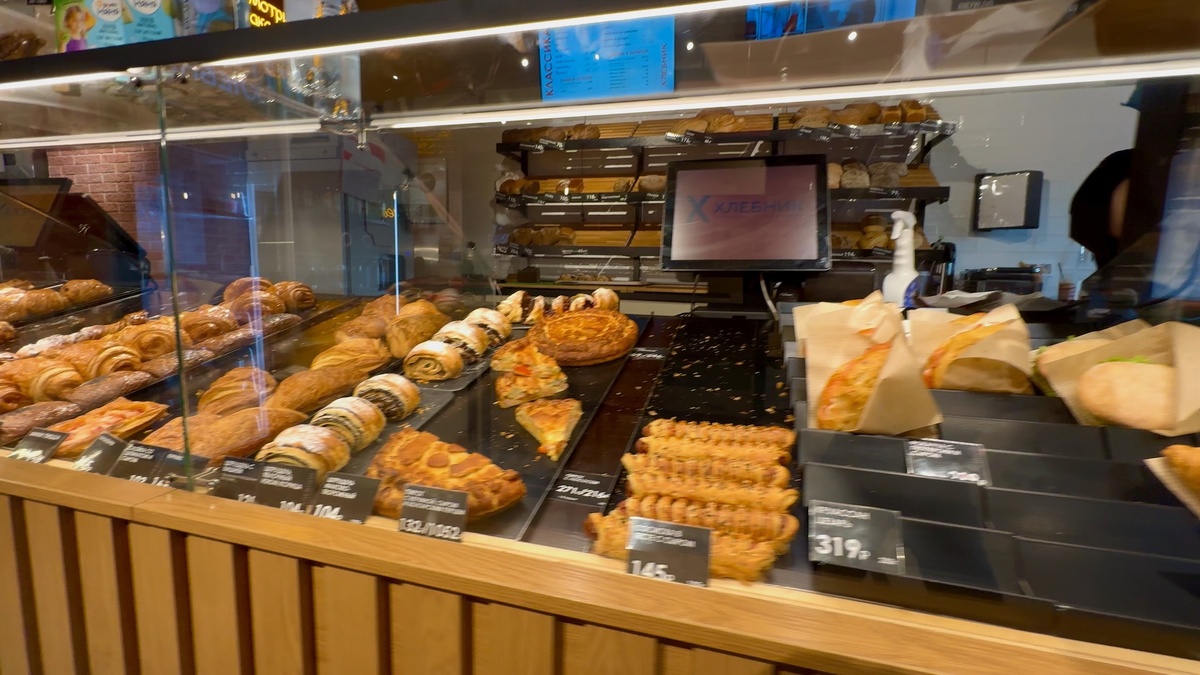 Внутри «Хлебника» пахнет свежей выпечкой и утренним спокойствием.