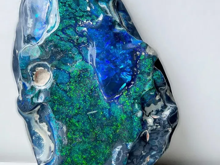 Самый большой в мире чёрный опал «Море Опала»