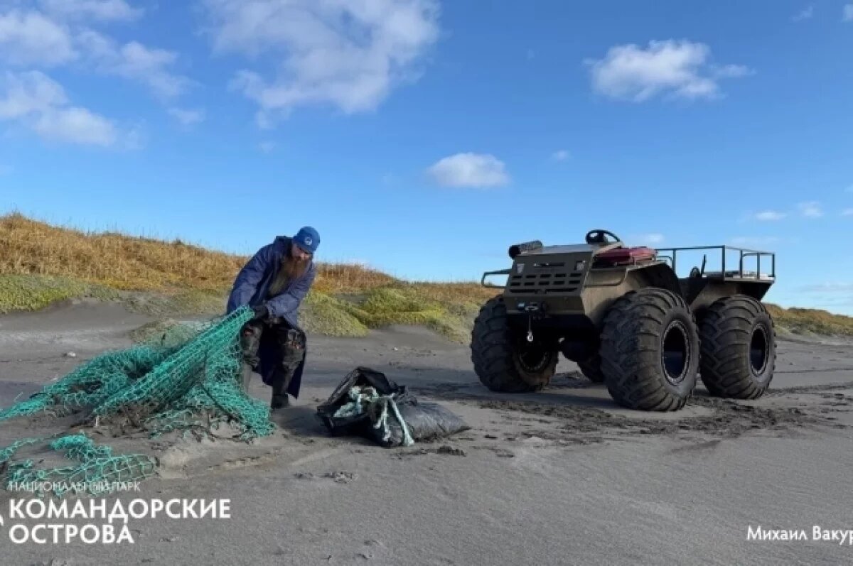    Сотрудник камчатского нацпарка собрал на побережье 500 кг старых снастей