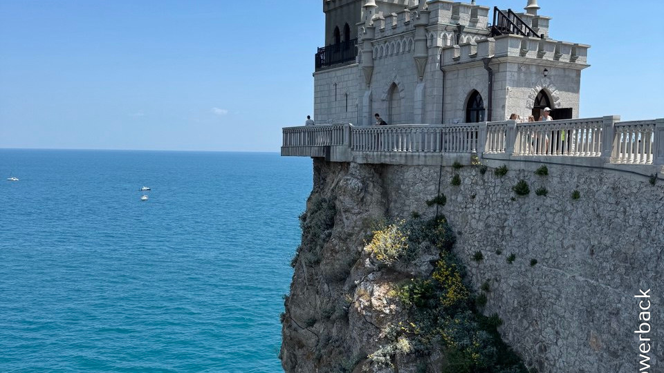 Ласточкино гнездо: почему легендарно известный символ Крыма не замок, а крошечная дача размером с однушку