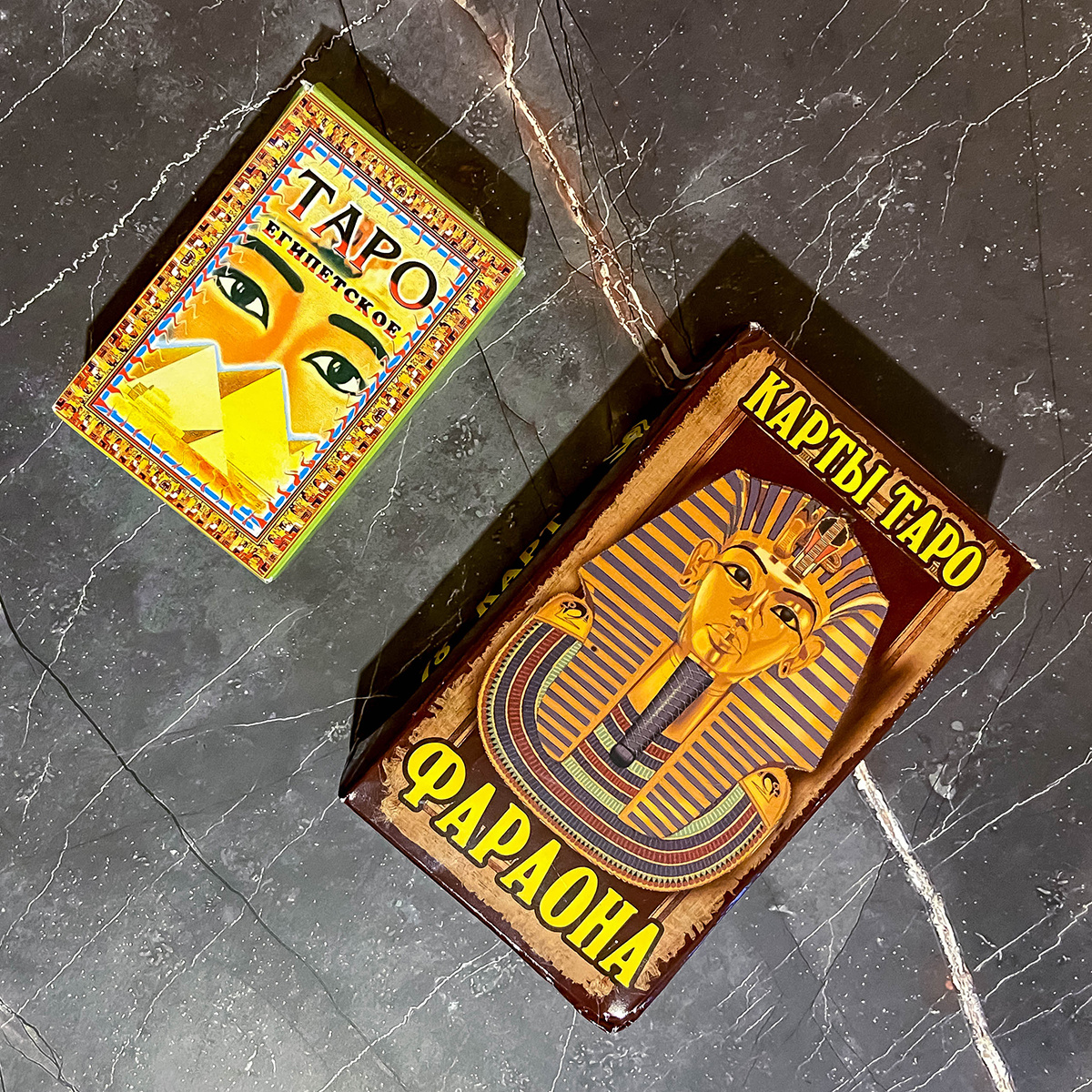 Египетское таро / Таро Фараона: дизайн коробки (фото моё)