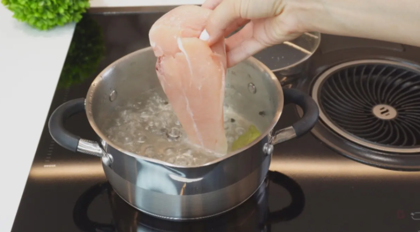 Как сварить куриную грудку так, чтобы получилась сочной