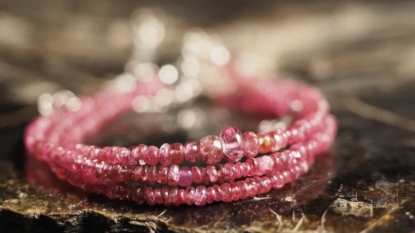 Браслет Кеклик, Шпинель