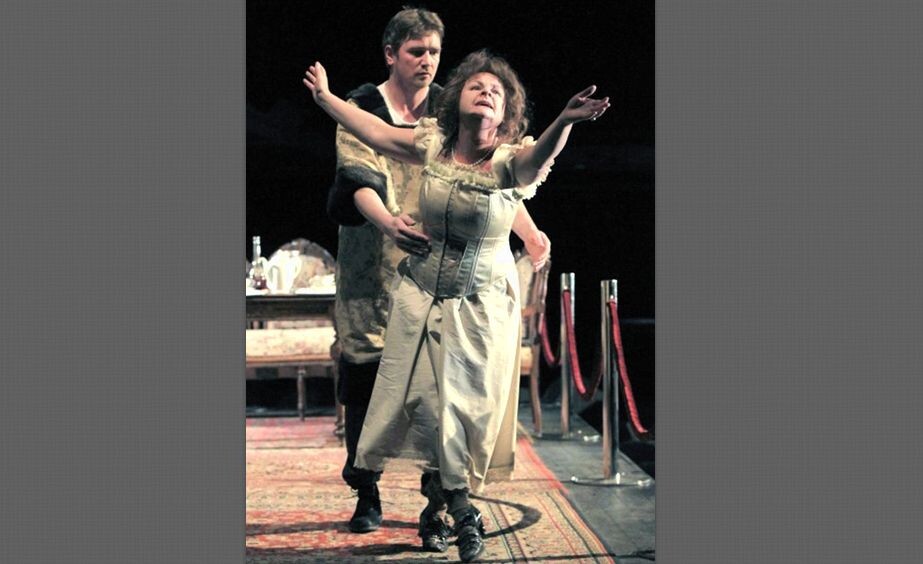 Лапшина в театре