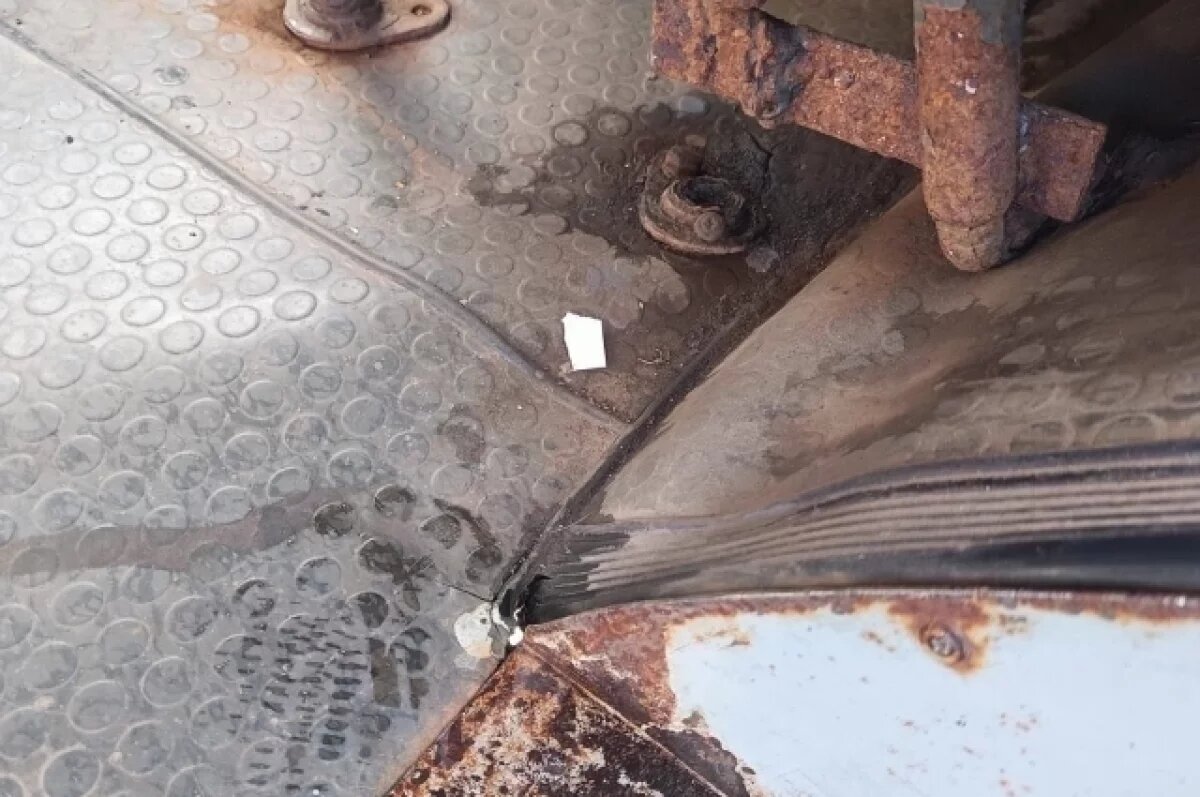    Владельцев автобусов на Камчатке накажут за коррозию в салонах и течь масла