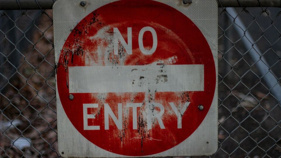    Карантин. Проход запрещен. Источник: unsplash.com