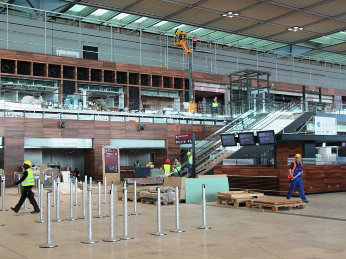    Новое здание терминала аэропорта Берлин Бранденбург© РИА Новости / Татьяна Фирсова