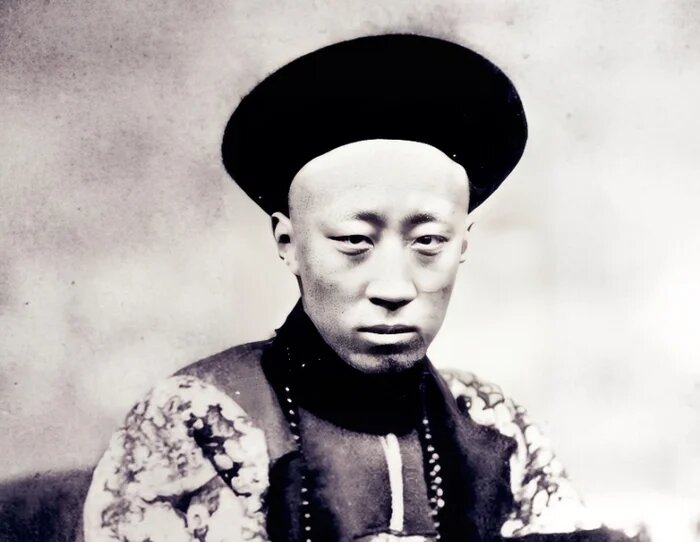 Айсингёро Исинь князь (принц) Гун Цин Ван