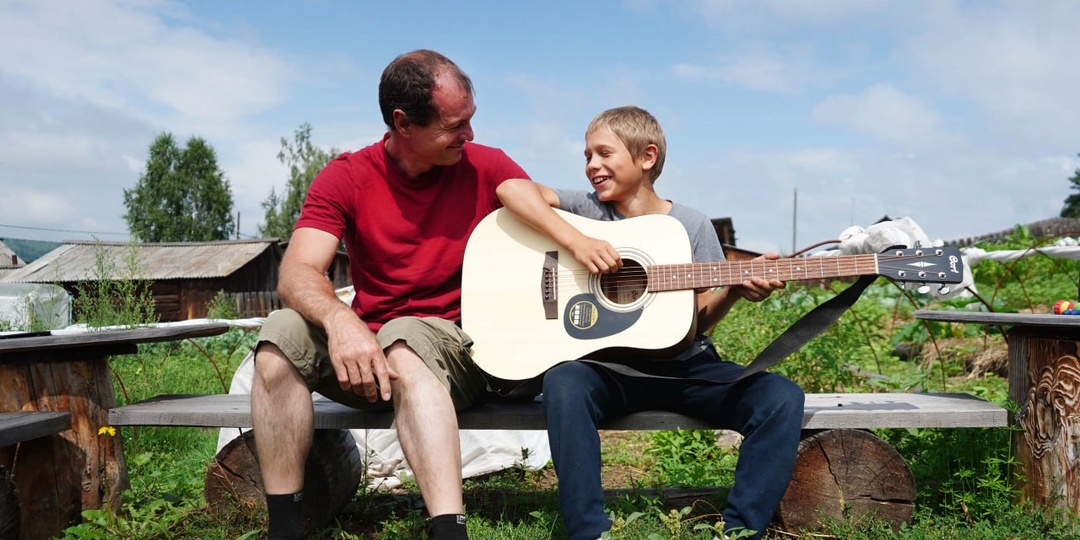 Когда то только для фото взял в руки гитару