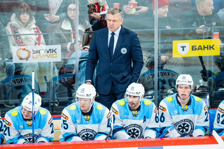    В столице Урала новосибирские хоккеисты совершили много брака и очень мало атаковали. Фото пресс-службы ХК «Автомобилист» (Екатеринбург)