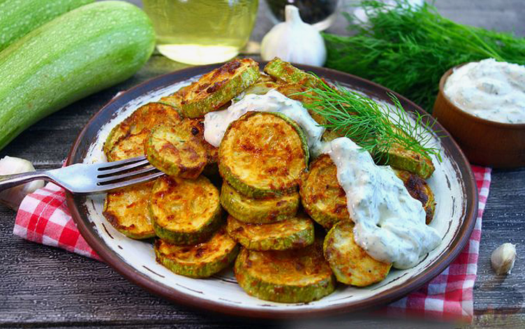 жареные кабачки со сметаной