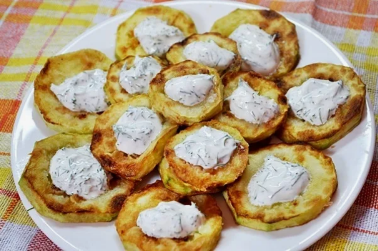 жареные кабачки со сметаной