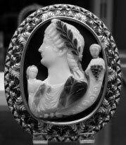 Камея с изображением Мессалина с детьми Британником и Октавием