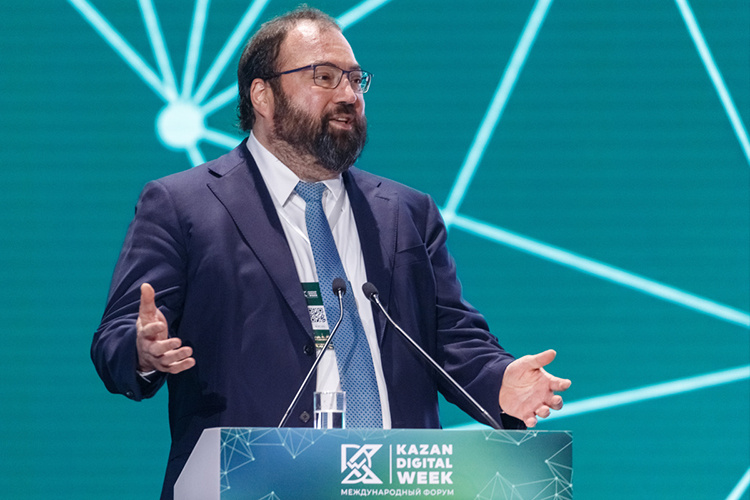    Глава минцифры РФ Максут Шадаев на международном Каспийском форуме в Дагестане заявил, что вопрос блокировки WhatsApp* сейчас вне зоны ответственности министерства.   
Фото: «БИЗНЕС Online»