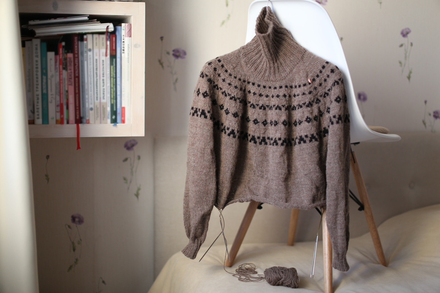 Начало свитера из пряжи Флора Дропс, цвет 08; 420м/100г, 35% альпака, 65% шерсть