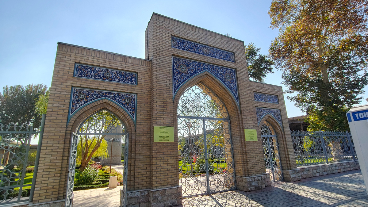 Покупаете и заходите за эти красивые ворота