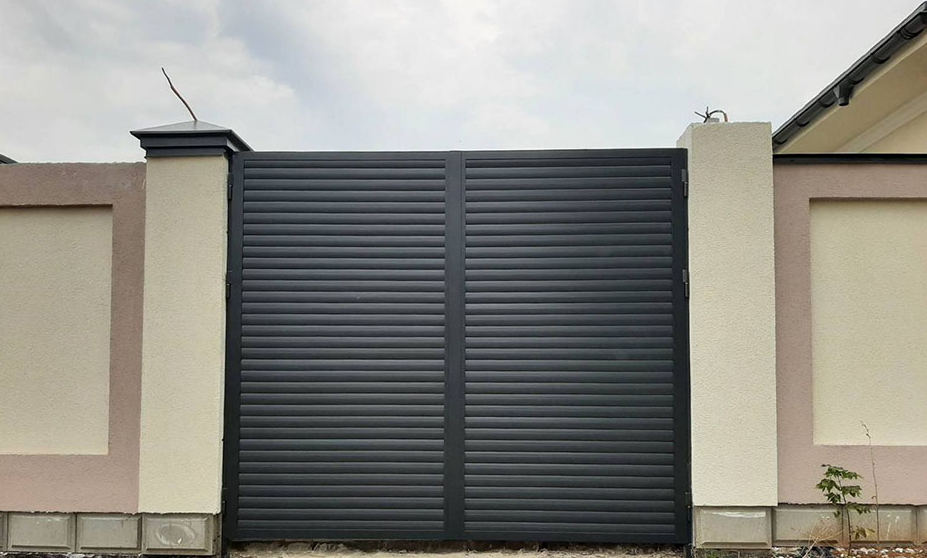 распашные ворота для дома