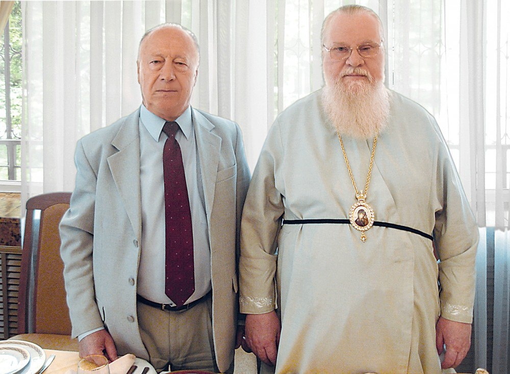    Главный врач санатория Николай Щерба и митрополит Екатеринодарский и Кубанский Исидор. 2010 год.