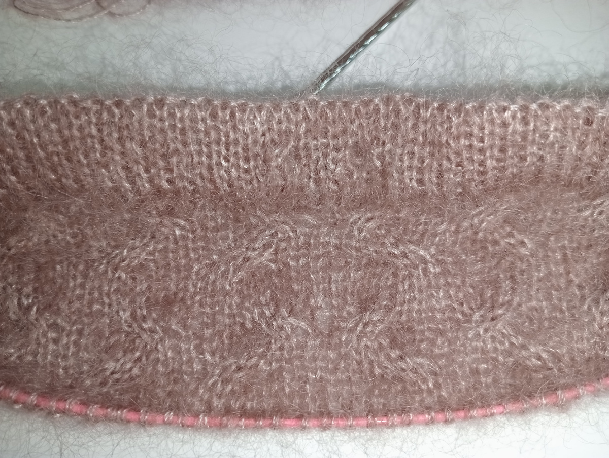 Нежный мохер вяжется в 2 нити на спицах номер 3, фото авторов