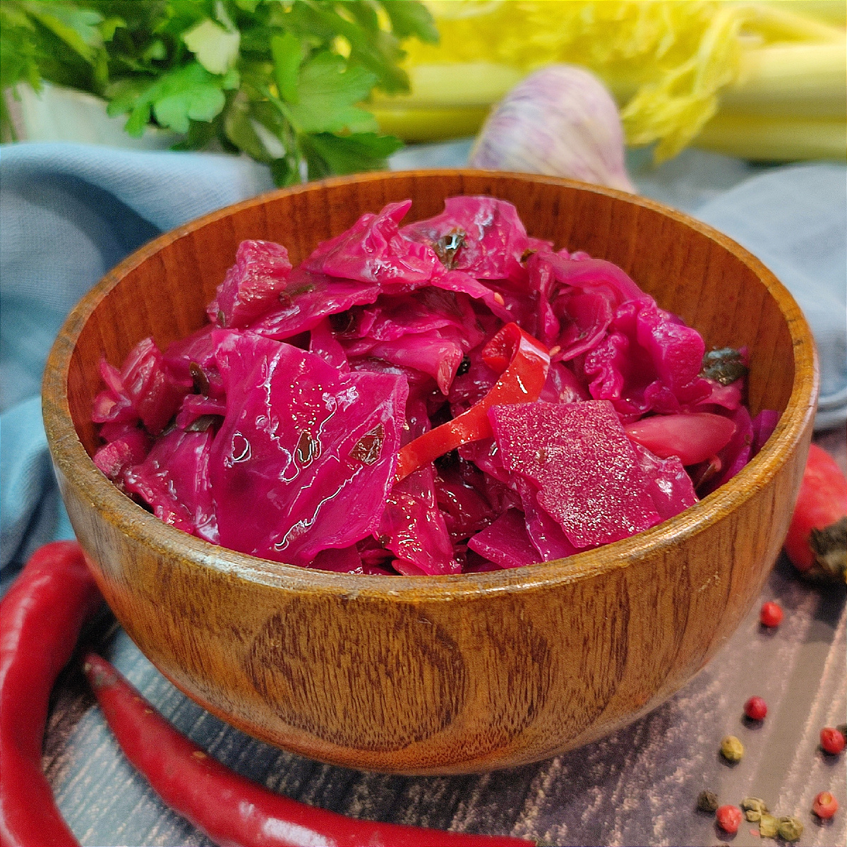 Хрустящая маринованная капуста со свёклой: яркий акцент на вашем столе! Домашние заготовки.