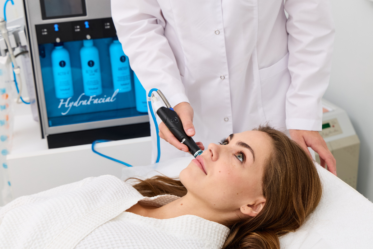 ✨ Hydrafacial помогает сохранить свежесть и сияние между процедурами