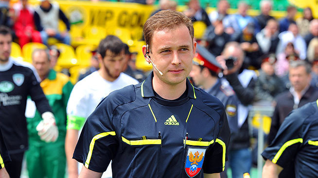 Виталий Мешков в начале карьеры судьи.