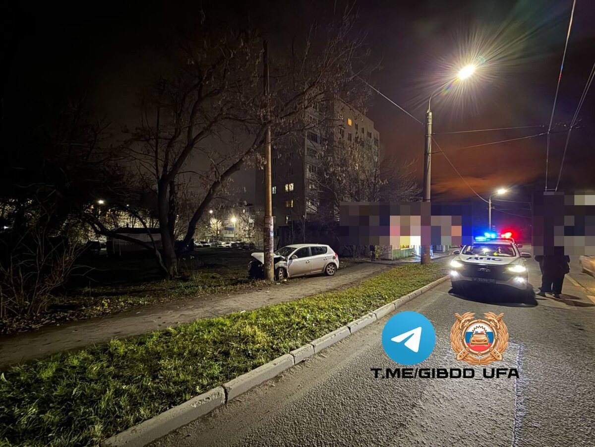    Пьяный водитель без прав врезался в столб в Уфе