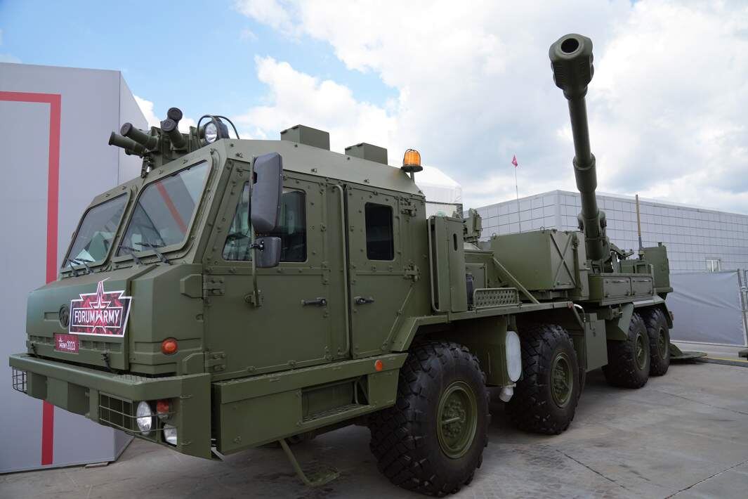 Самоходное артиллерийское орудие «Мальва» во время международного военно-технического форума «Армия-2023» Фото: ИЗВЕСТИЯ/Дмитрий Коротаев