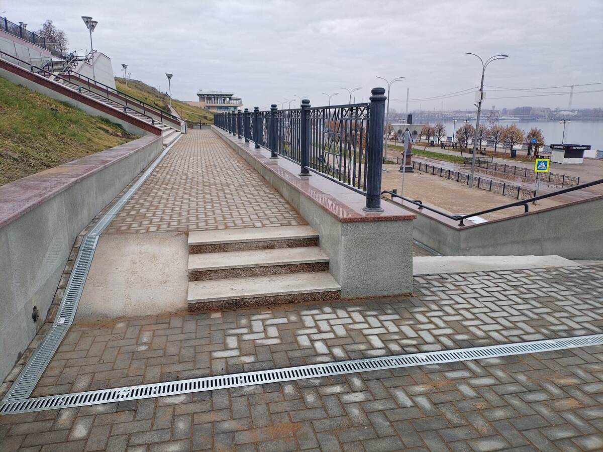 Эспланада на набережной Ижевского пруда имени зодчего С.И. Дудина открыта после ремонта в нобяре 2025 года.