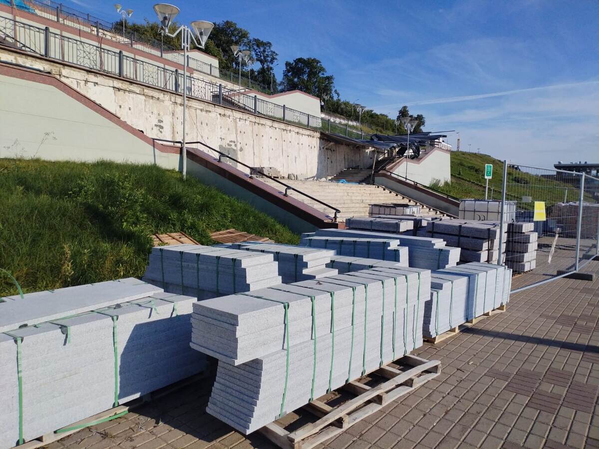 Начало ремонта эспланады набережной Ижевского пруда. Лето 2025 г. Гранитные плиты