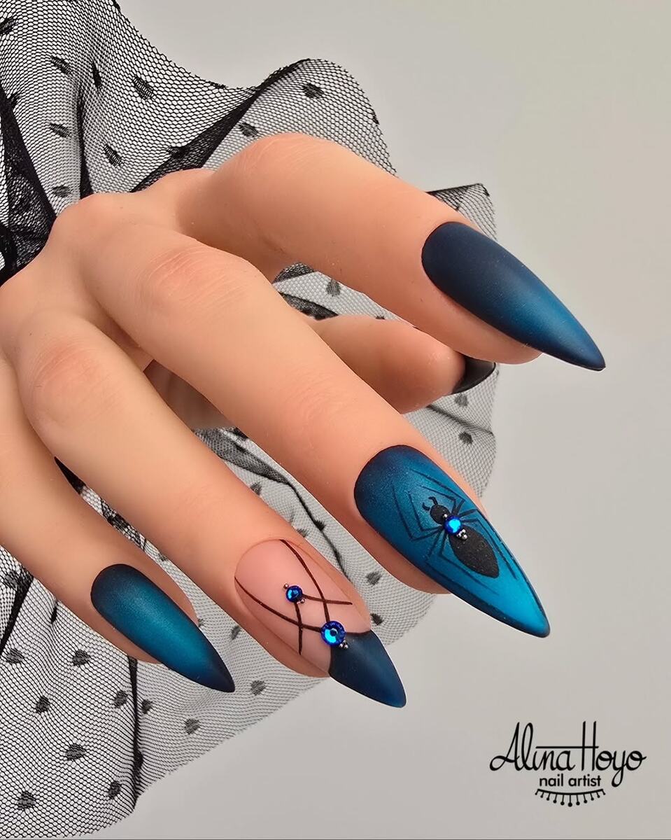 @alinahoyonailartist