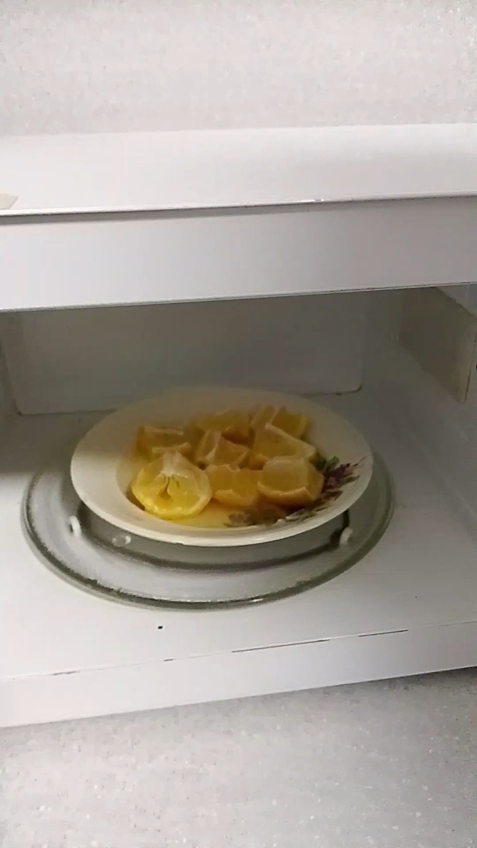 Очищаем микроволновку от жира 