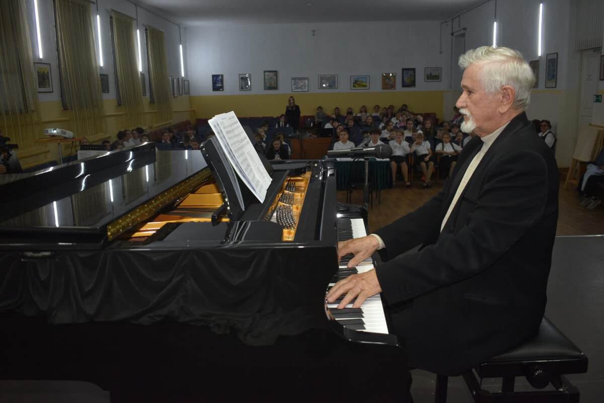    Композитор Владимир Чернявский посетил Кореновск