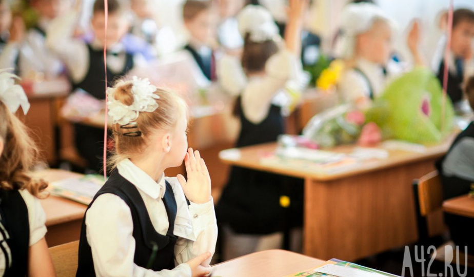 В Кемерове 11-летняя девочка после звонка мошенников ушла ночью из дома искать банкомат