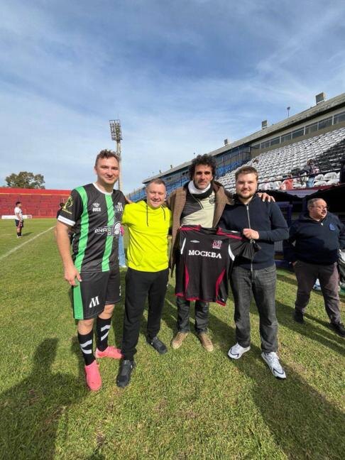 Президент клуба Антон Нефедечев (слева) и тренер команды Роман Федоров (в желтой футболке)

© ТАСС