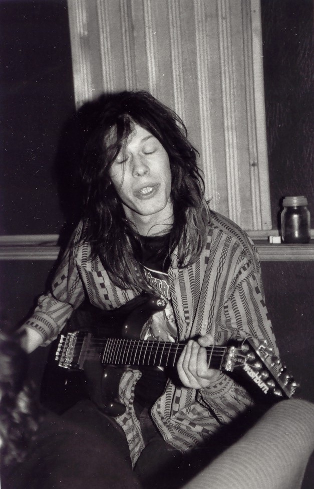 Игорь Чумычкин на записи пластинки "Всё это рок-н-ролл". Фото с сайта Feelee.