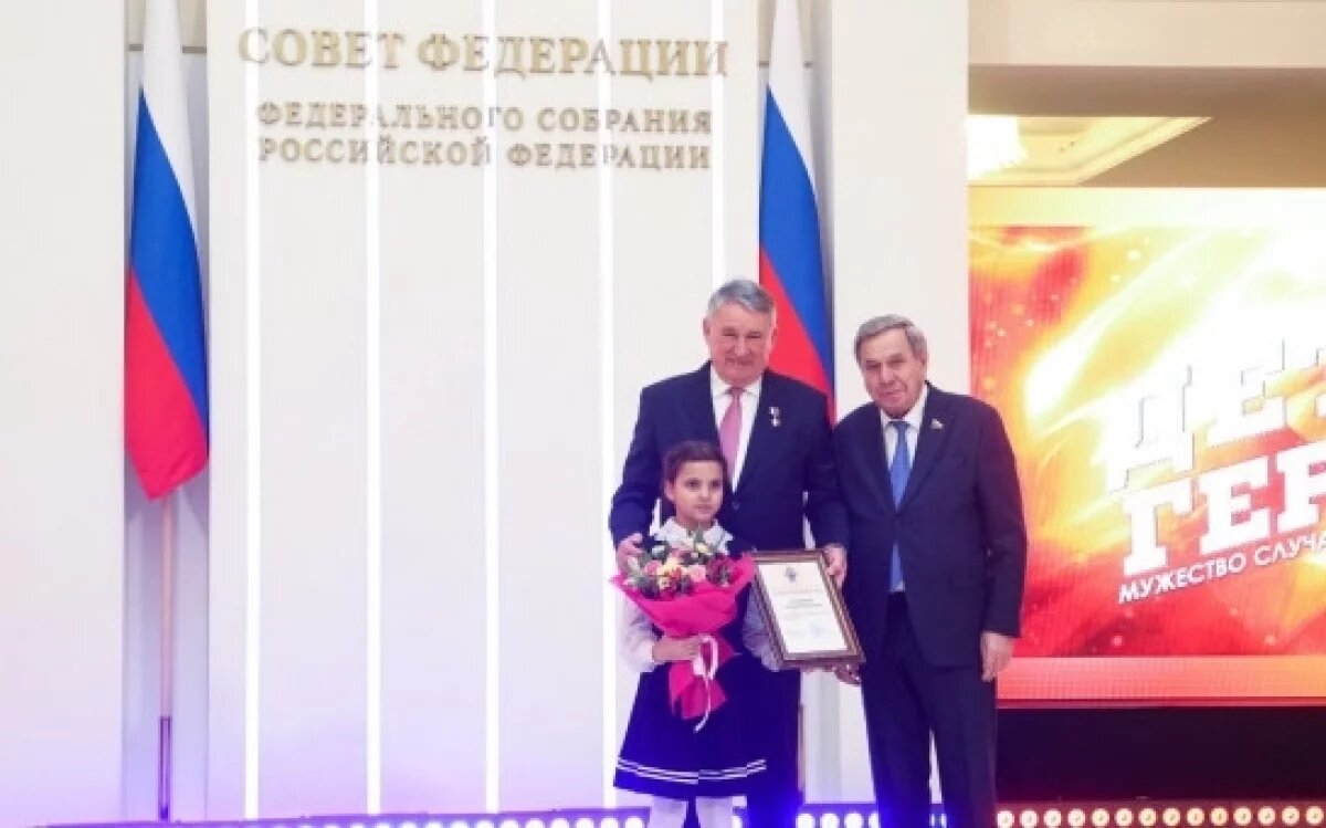    За спасение братьев из огня школьница из НСО удостоена медали «За мужество»