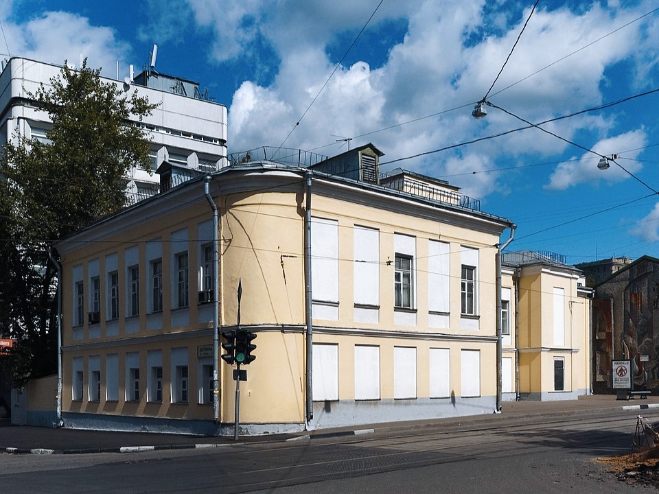 Улица Дурова, 49. https://ru.wikipedia.org