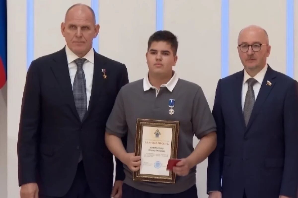    Министр здравоохранения наградил судмедэксперта из Челябинска