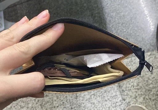 косметичка дорожная от АК, маска, беруши, наушники, зубной набор, подушка надувная, гребень. 