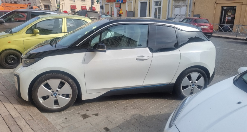    Лайфхак от бывалых водителей: зачем выворачивать колеса при парковке