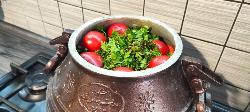    Удобно готовить овощи целиком в афганском казане. И вкусно получается. Автор фото: Наталья Русинова