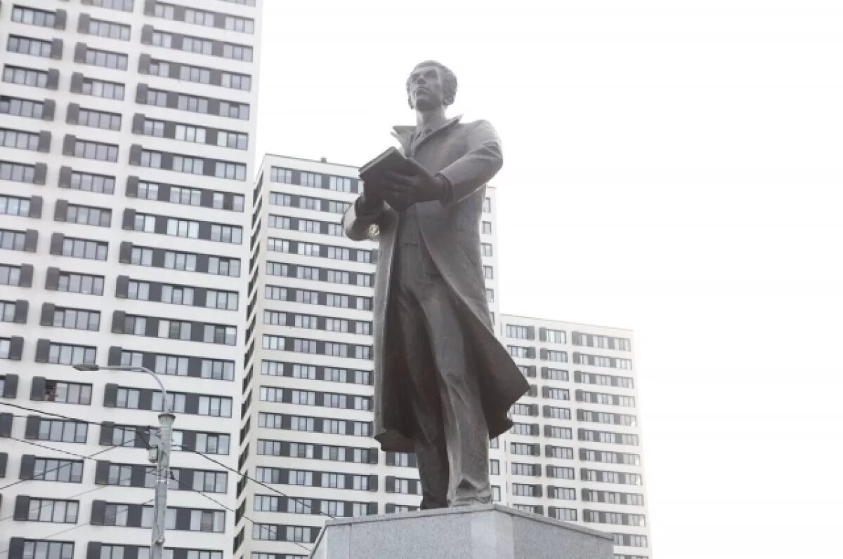    В Новосибирске открыли сквер и памятник основателю НГТУ Георгию Лыщинскому