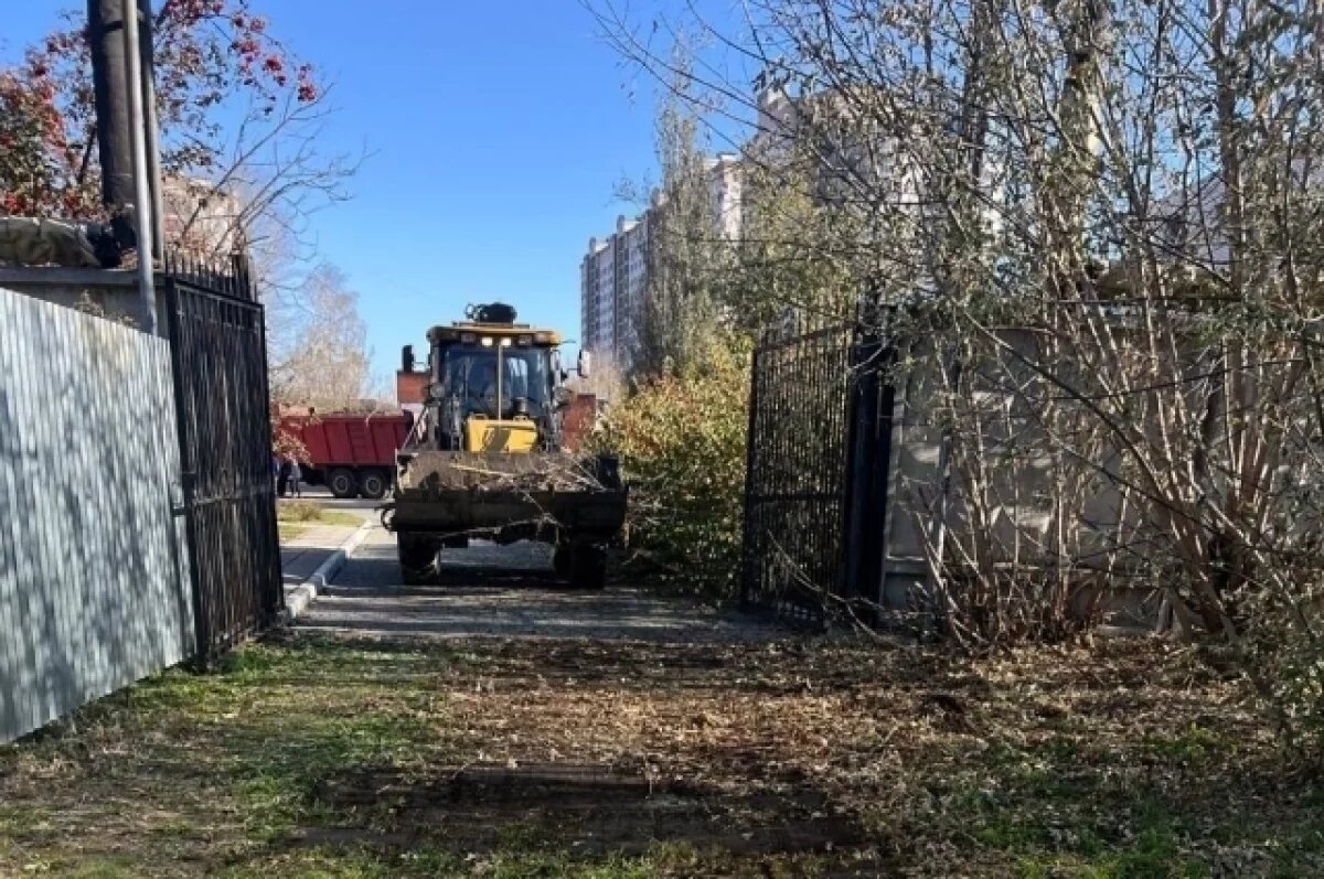    В Барнауле ликвидировали несанкционированную свалку в Приречном сквере