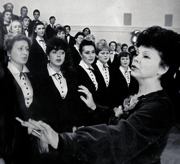 Людмила Ивановна за работой