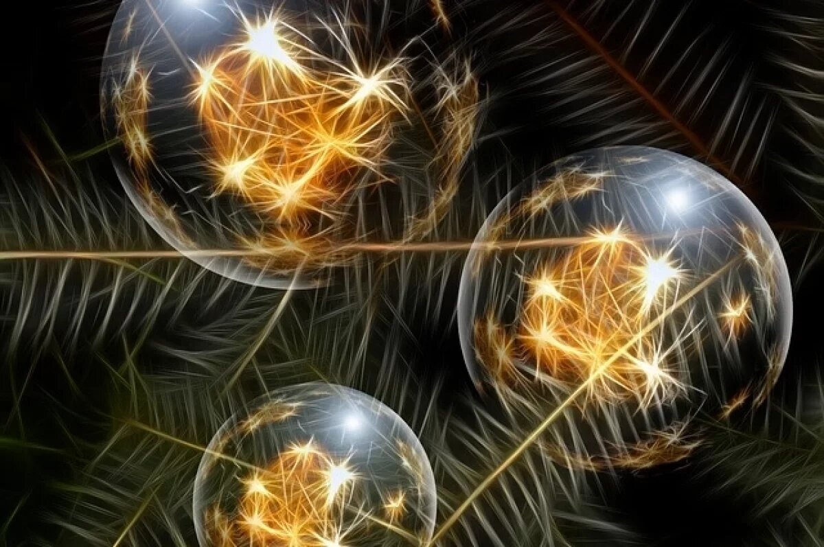    Елку в центре Саратова украсили игрушками к Новому году осенью