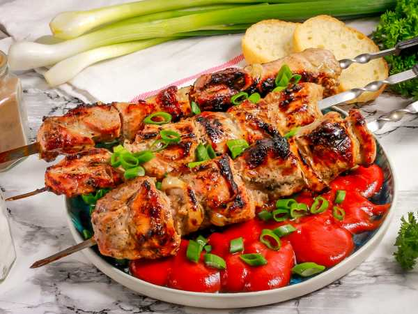 Как приготовить вкусный шашлык в духовке у себя дома