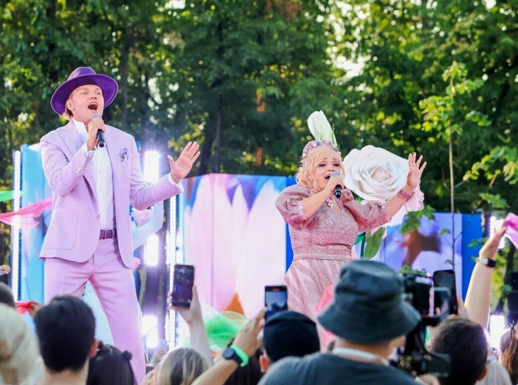 Надежда Кадышева и Григорий Костюк / VK Fest 2024 / Фото Москва 24/Лидия Широнина