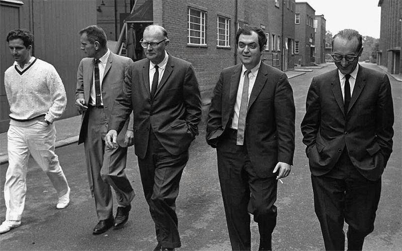 Слева направо: Фредрик Ордуэй - технический советник НАСА, Дик Слейтон - ответственный в НАСА за подготовку и отбор экипажа Аполлона, Артур Кларк - писатель-фантаст, Стэнли Кубрик - кинорежиссёр, Джордж Мюллер - представитель администрации НАСА