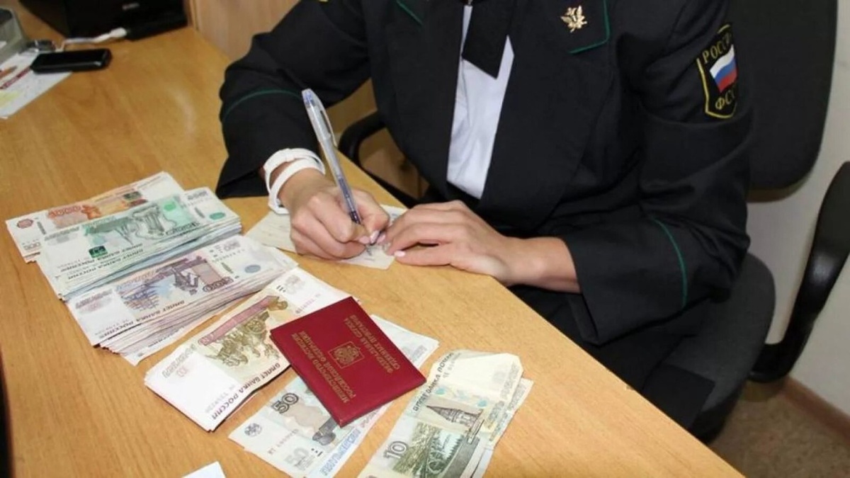    Долги россиян: приставы взыскали 900 миллиардов рублей с начала 2025 года